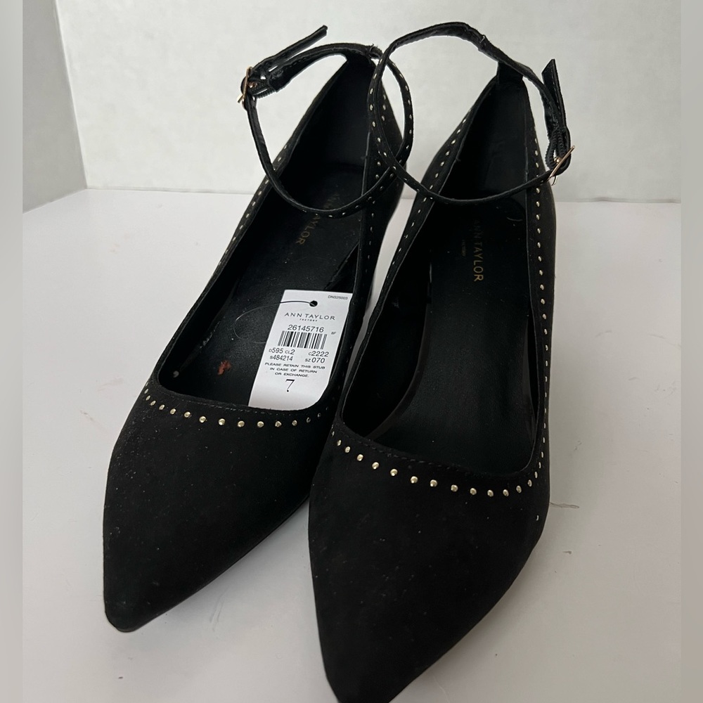 Ann Taylor Black Suede Pointed Toe Pumps Size 7 BRAND NEW